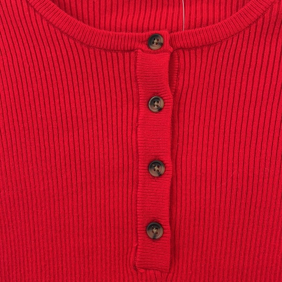 Beautiful Red Sweater - Picture 4 of 11